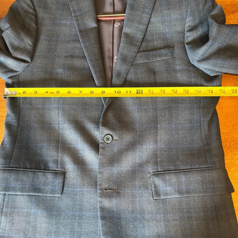 Ryan Seacrest Distinction Charcoal Plaid Blazer size 38R